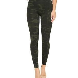 SPANX Look At Me Now Seamless Green Camo Leggings – Size M – EUC